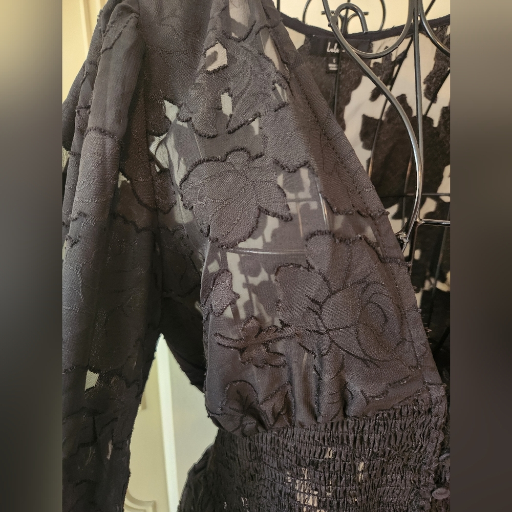 Lulu's Deep V Lace Peplum Blouse - Black - Picture 2 of 4